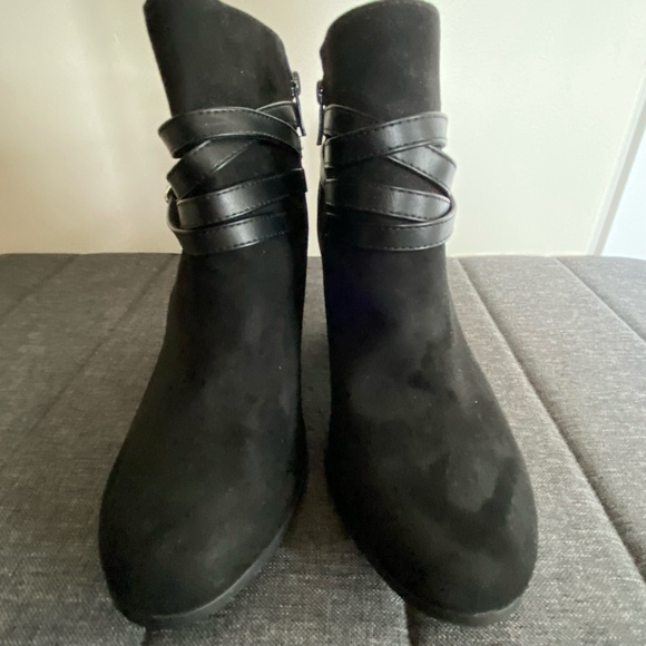 Torrid Black Faux Suede Wrap Buckle Heel Ankle Boot- Sz-11W - Picture 3 of 16